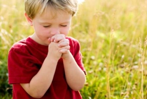 Picture of child praying